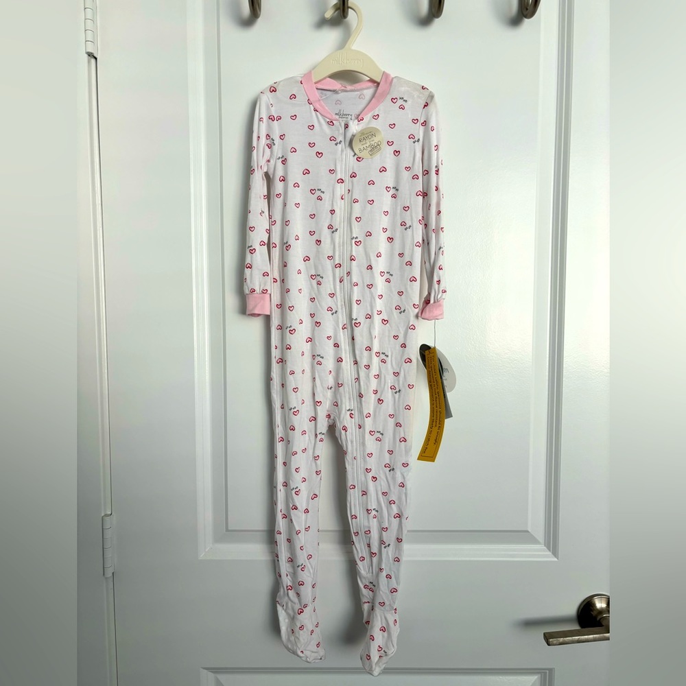 NWT Milkberry Bamboo Footie - Heart Print size 24 Months